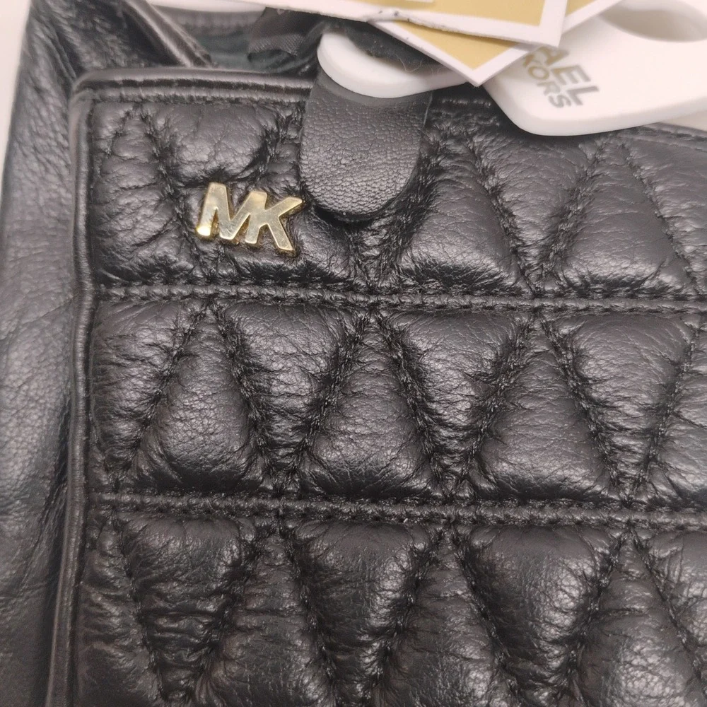 NWT Michael Kors Black Quilted Leather Touch Tech Gloves Women S Gold MK Logo